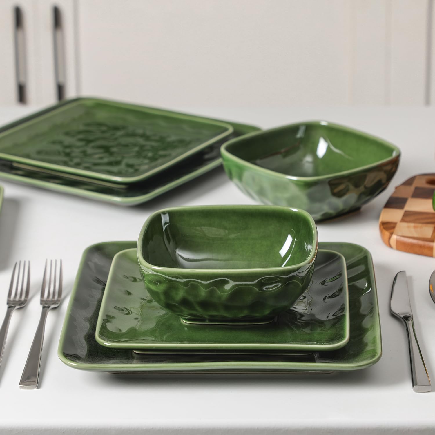 Vicrays Ceramic 18 Pieces Square Dinnerware Set - Dinner Plates Salad Plates Cereal Bowls Set Service for 6 - Scratch Resistant Microwave Oven Dishwasher Safe - Green