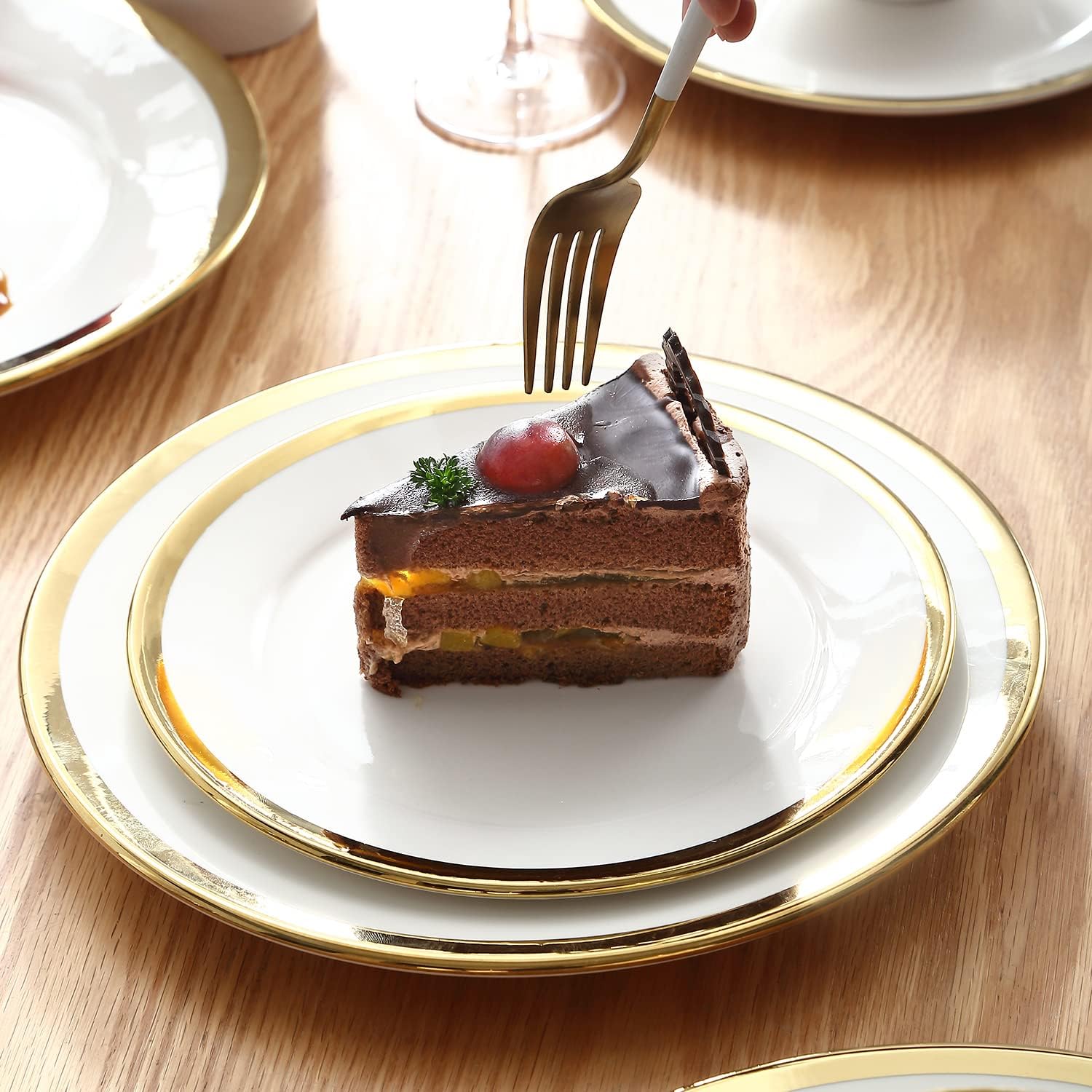 Dinner Plates, Set of 6, 8 inch,White Porcelain with Gold Trim，Appetizer Plates,Ceramic Round Dessert Serving Plates for Bread, Salad, Snack and Finger Food,Elegant Ceramic Dinner Plates