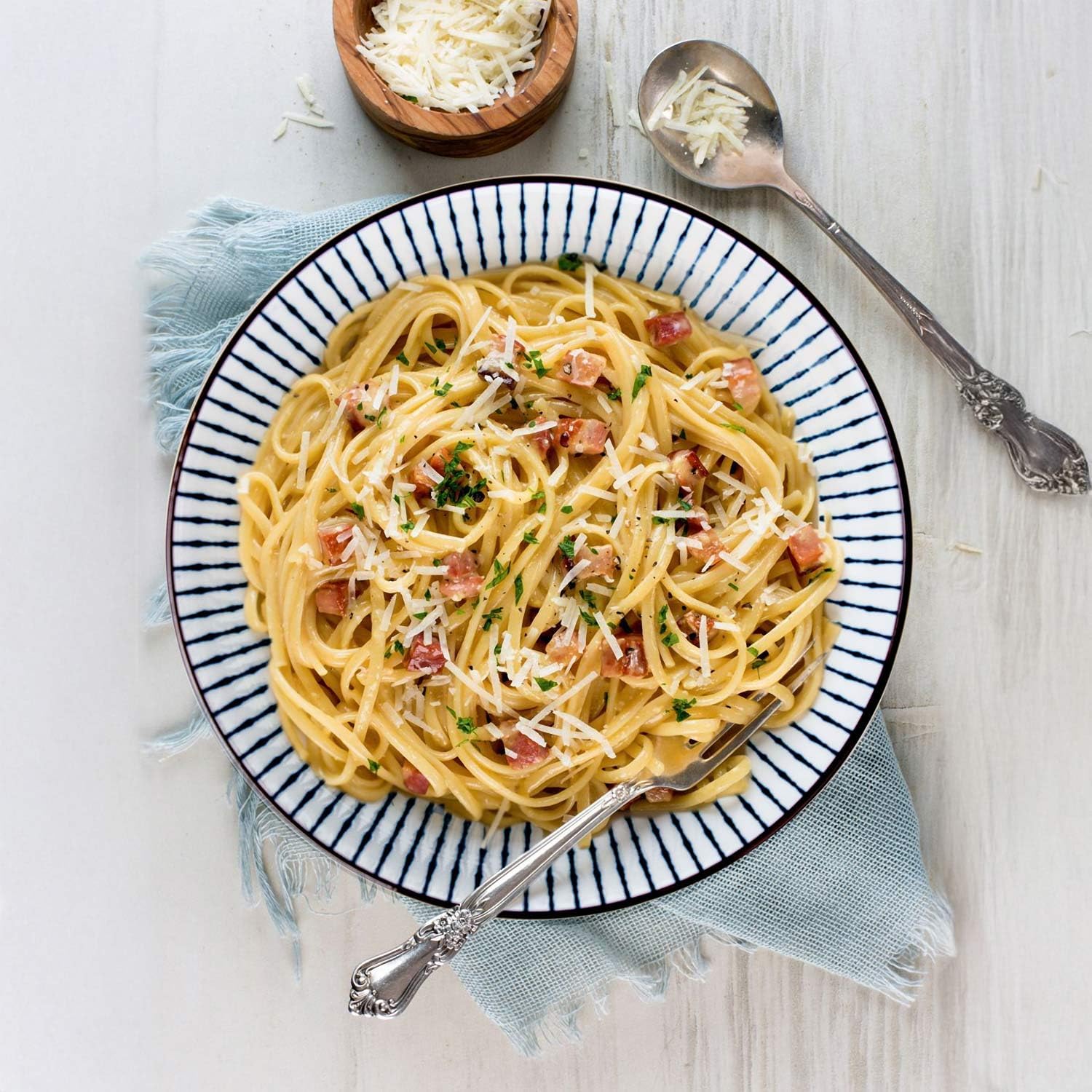 60 oz Large Soup Bowl, Pho Bowls, 8 Inch Blue and White Porcelain Japanese Ramen Bowls Set of 3 - Striped Pattern