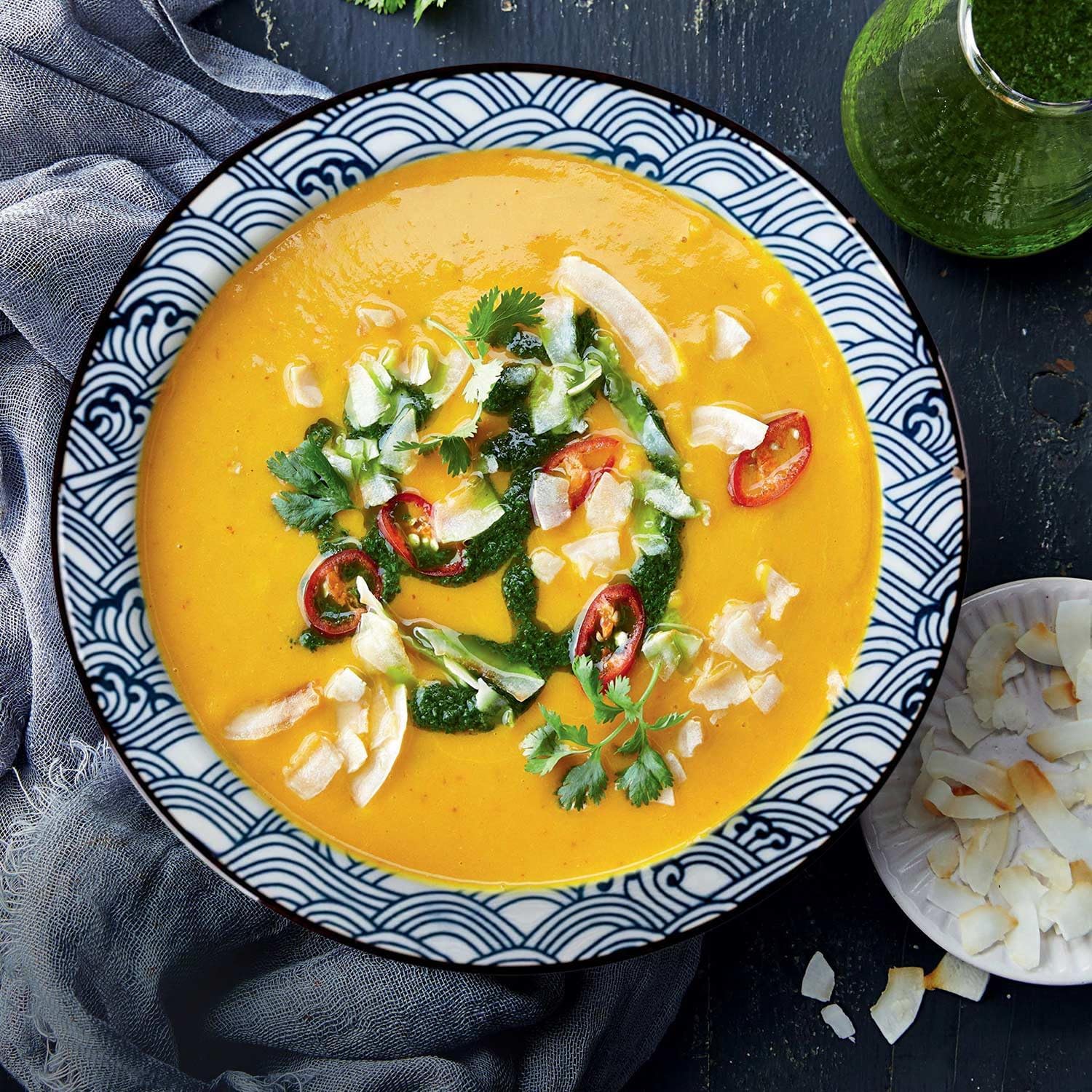 38 oz Japanese Ramen Bowls Set of 4, Large Pho Bowls, 8 Inch Ceramic Blue and White Soup Bowls, Wave Pattern