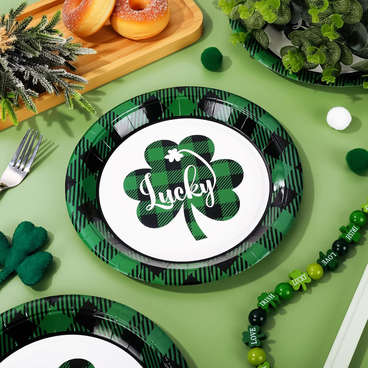 Whaline St. Patrick's Day Paper Plates Plaid Shamrock Round Disposable Plates 9 Inch Lucky Clover Decorative Tableware for Irish Holiday Birthday Party Supplies Table Decorations, 24Pcs