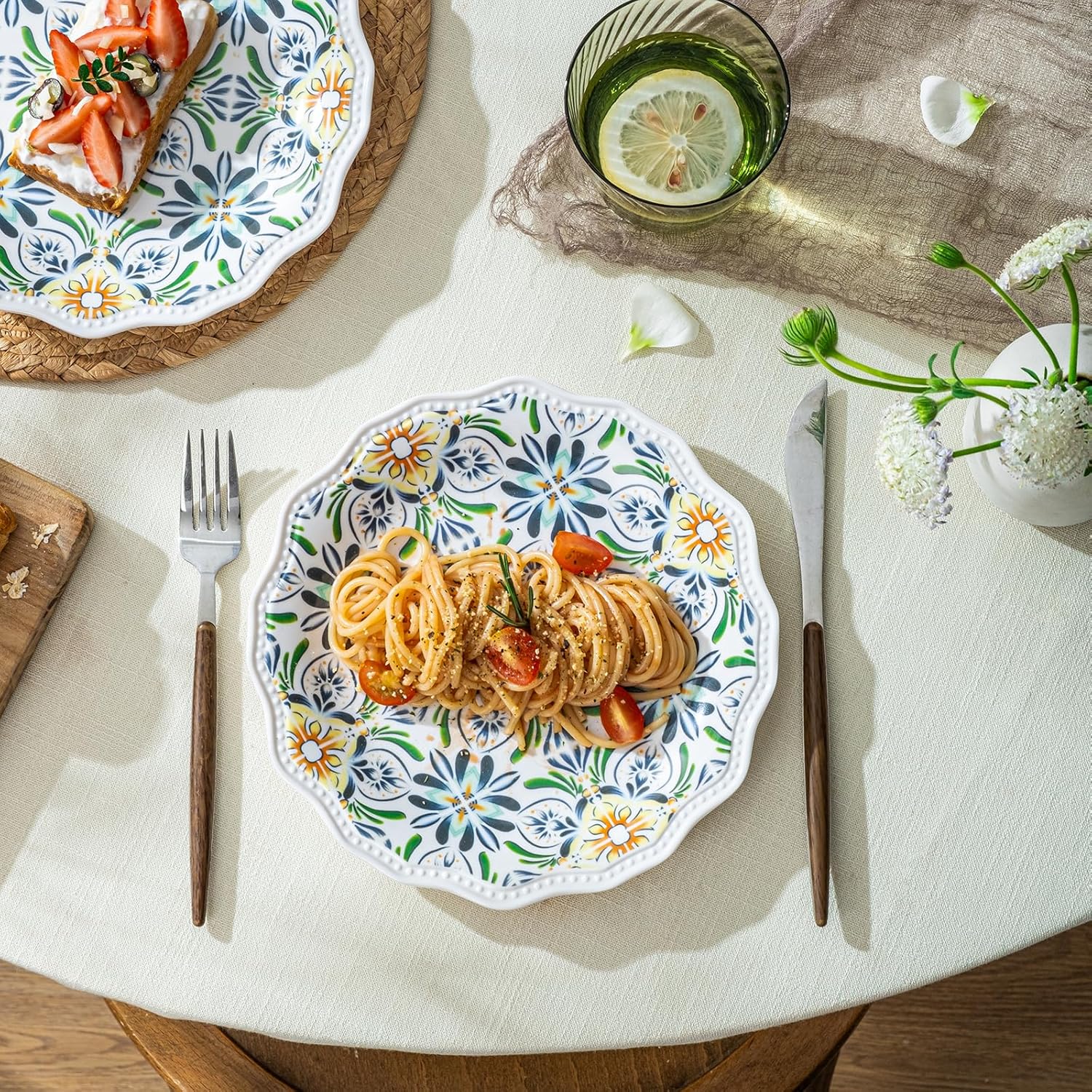 UNK U 8.5-Inch Floral Melamine Plates Set of 6, Rustic Dinner Plates with Flower Shape, Dishwasher Safe Decorative Plates for Garden Party, Family Meals, Birthdays Party & Everyday Use